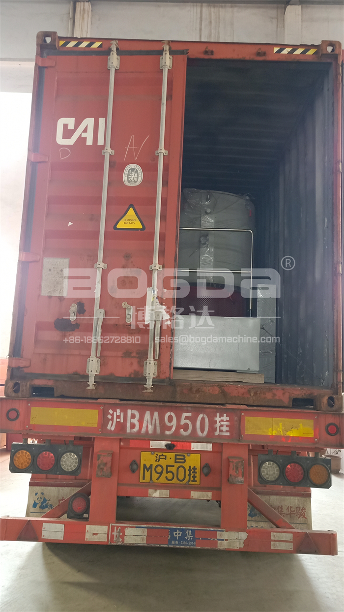 BOGDA SRL-W800/2500L High capacity heating cooling plastic mixers unit are shipping to Paraguay.