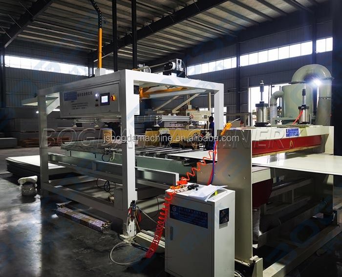 Parallel Conveyor System Fully Automatic PVC Sheet Board Palletizing Stacker Palletizer Machine For Packaging Line