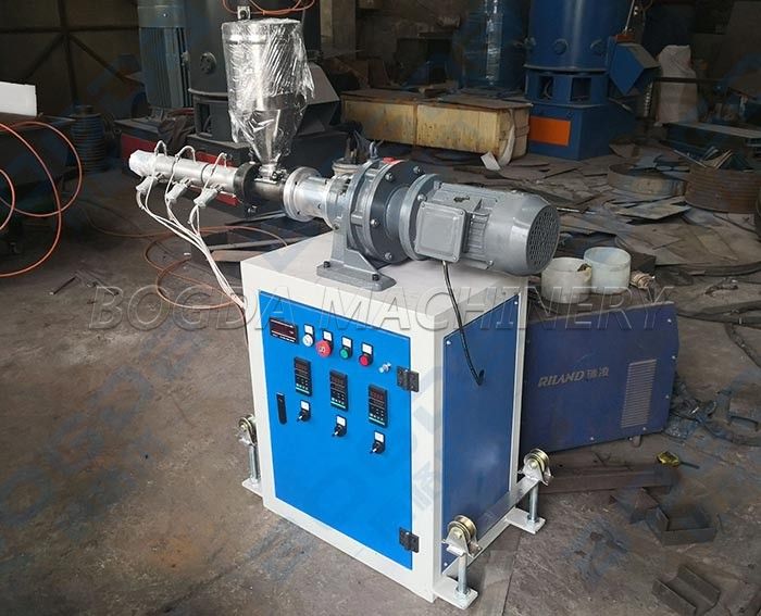 small single screw extruder SJ25 co-extruder for extruding the colour marking