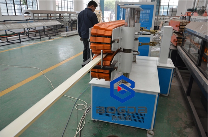 BOGDA PVC WPC floor skirting board foam baseboard extuder PVC profile extrude machine