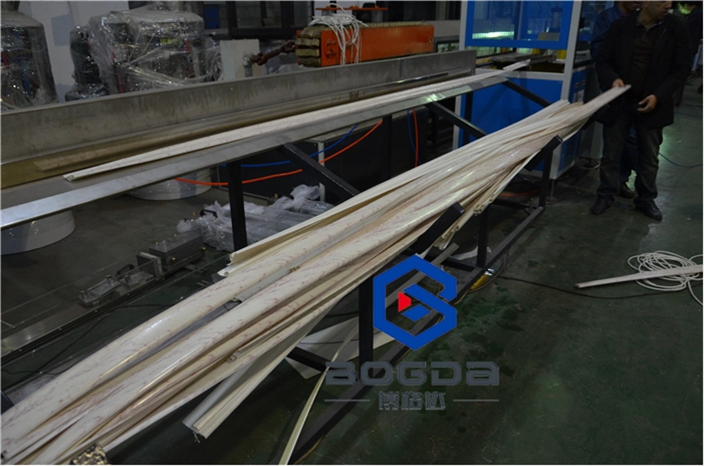 BOGDA PVC WPC floor skirting board foam baseboard extuder PVC profile extrude machine