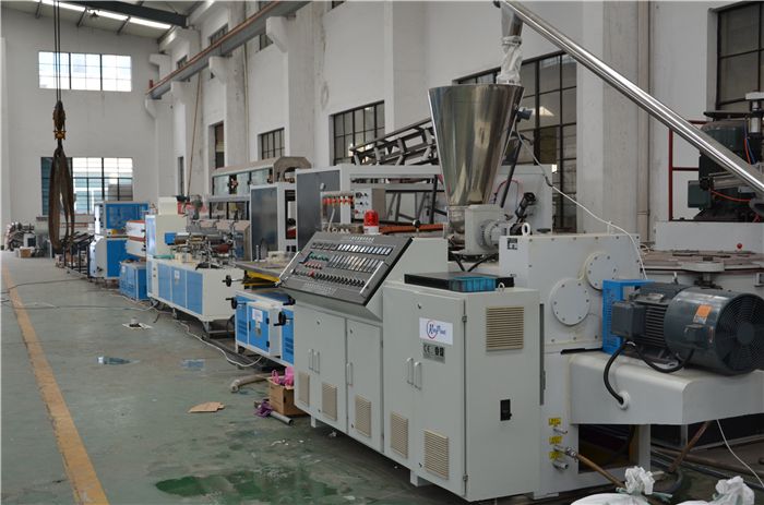 PVC Conical Twin Screw Extruder/Double Screw Extruder for PVC Plastic Profile Sheets Pipe Extrusion Line