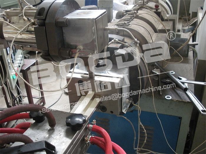 High Speed PVC Flooring Covering Skirting Board with Rubber Extrusion Line Making Machine