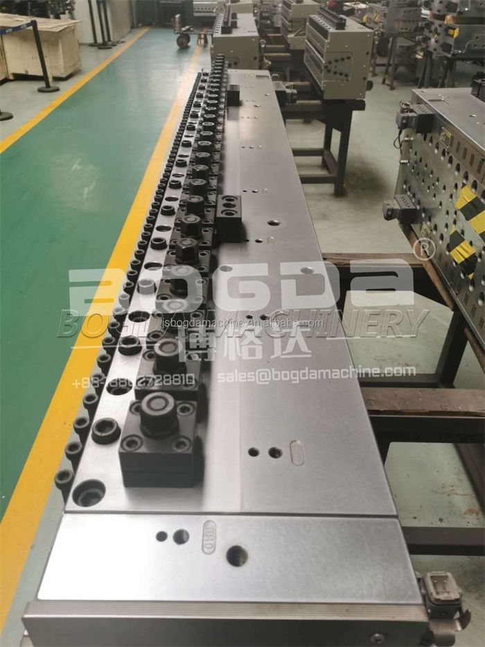High Precision One Layer T Type PP Hollow Board Extrusion Mould Die For Plastic Extruder Machine