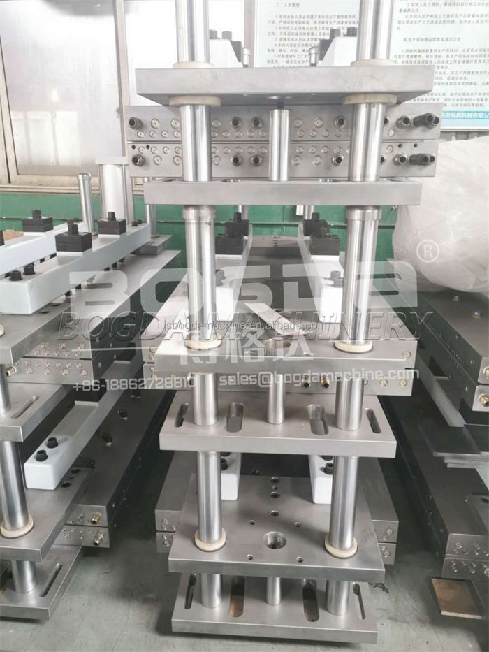 High Precision One Layer T Type PP Hollow Board Extrusion Mould Die For Plastic Extruder Machine