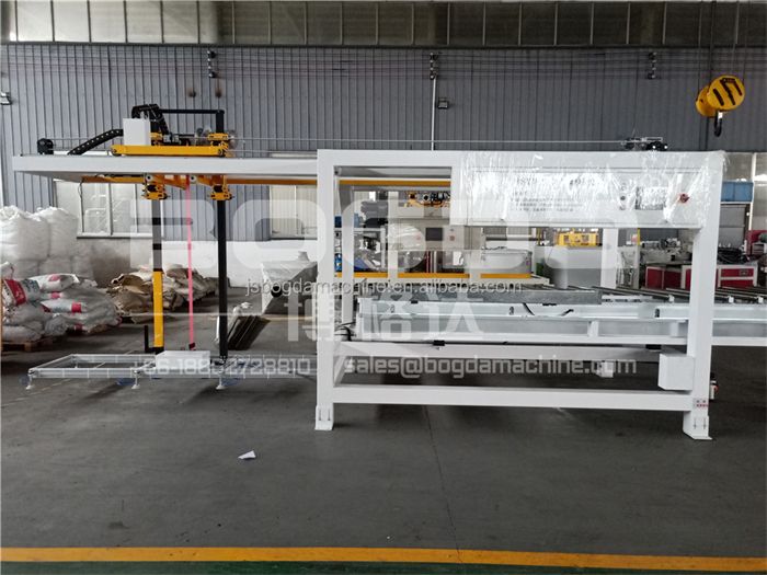 Parallel Conveyor System Fully Automatic PVC Sheet Board Palletizing Stacker Palletizer Machine For Packaging Line