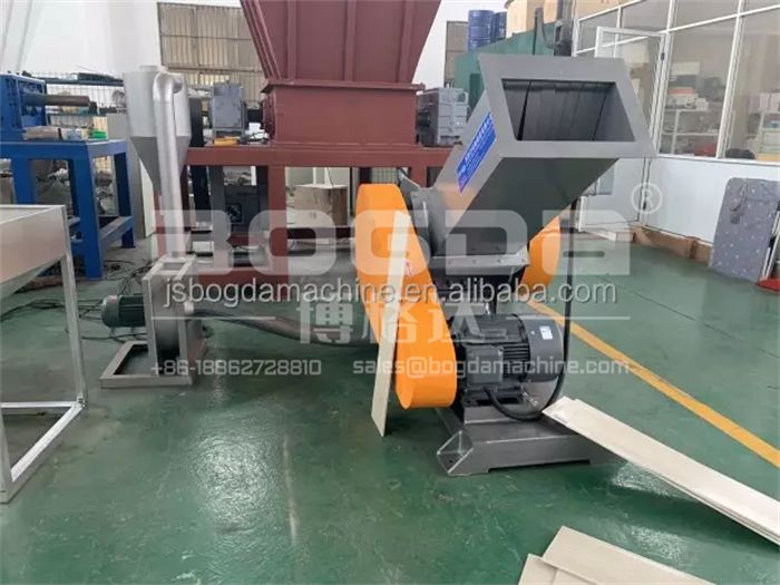 China BOGDA Plastic Pipe Recycling Crusher For Crushing PVC Profiles Sheet Panel