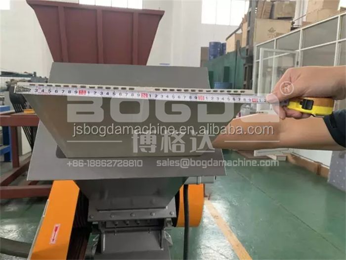 China BOGDA Plastic Pipe Recycling Crusher For Crushing PVC Profiles Sheet Panel