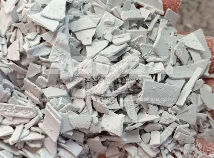China BOGDA Plastic Pipe Recycling Crusher For Crushing PVC Profiles Sheet Panel