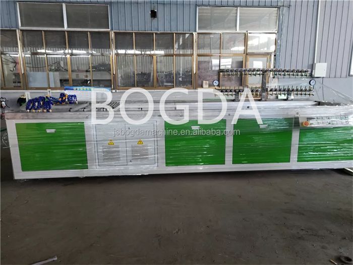 PE WPC Outdoor Co-Extrusion Decking Board Flooring Garden Walkway Making Extrusion Machine