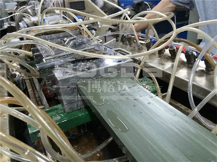 PP PE WPC Floor Decking Panel Extrusion Mold