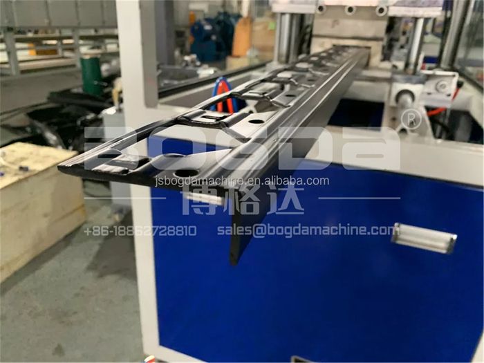 BOGDA Manufacturing Popular in Europe and America Plastic PE Profiles Lawn Edging Extrusion Mould