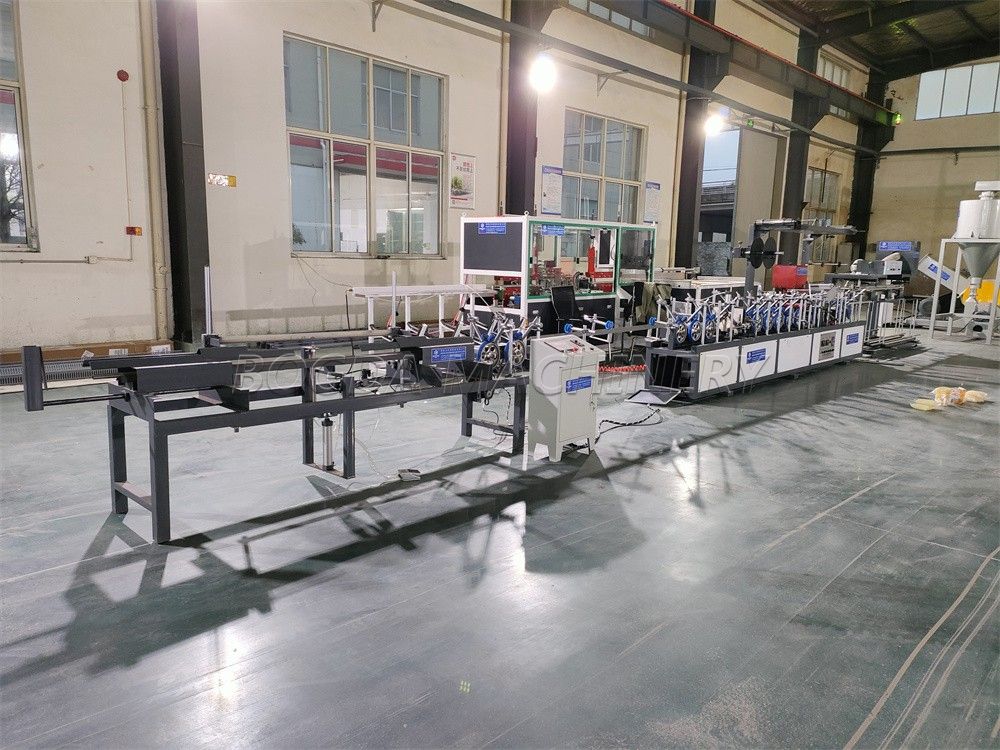 Hot melt glue laminating machine for PVC corner beads with fiberglass mesh